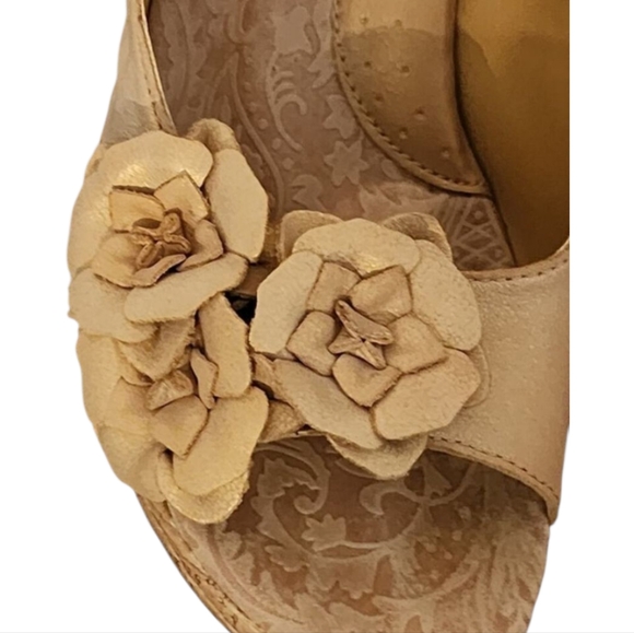 Born b.o.c Gold Floral Slingback Wedge Sandals Comfort Cork Heel Shoes‎ Size 10 - Picture 2 of 12